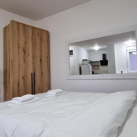 Grove II Apartment = Strict City Centre Novi Sad Extérieur photo